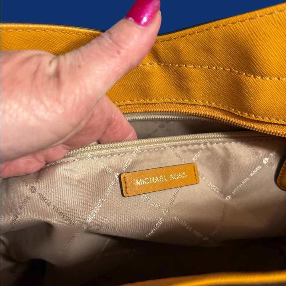 Michael Kors-NWOT Jet Set Logo Shoulder Bag Marigold/Signature Print. Gold chain - Picture 10 of 16